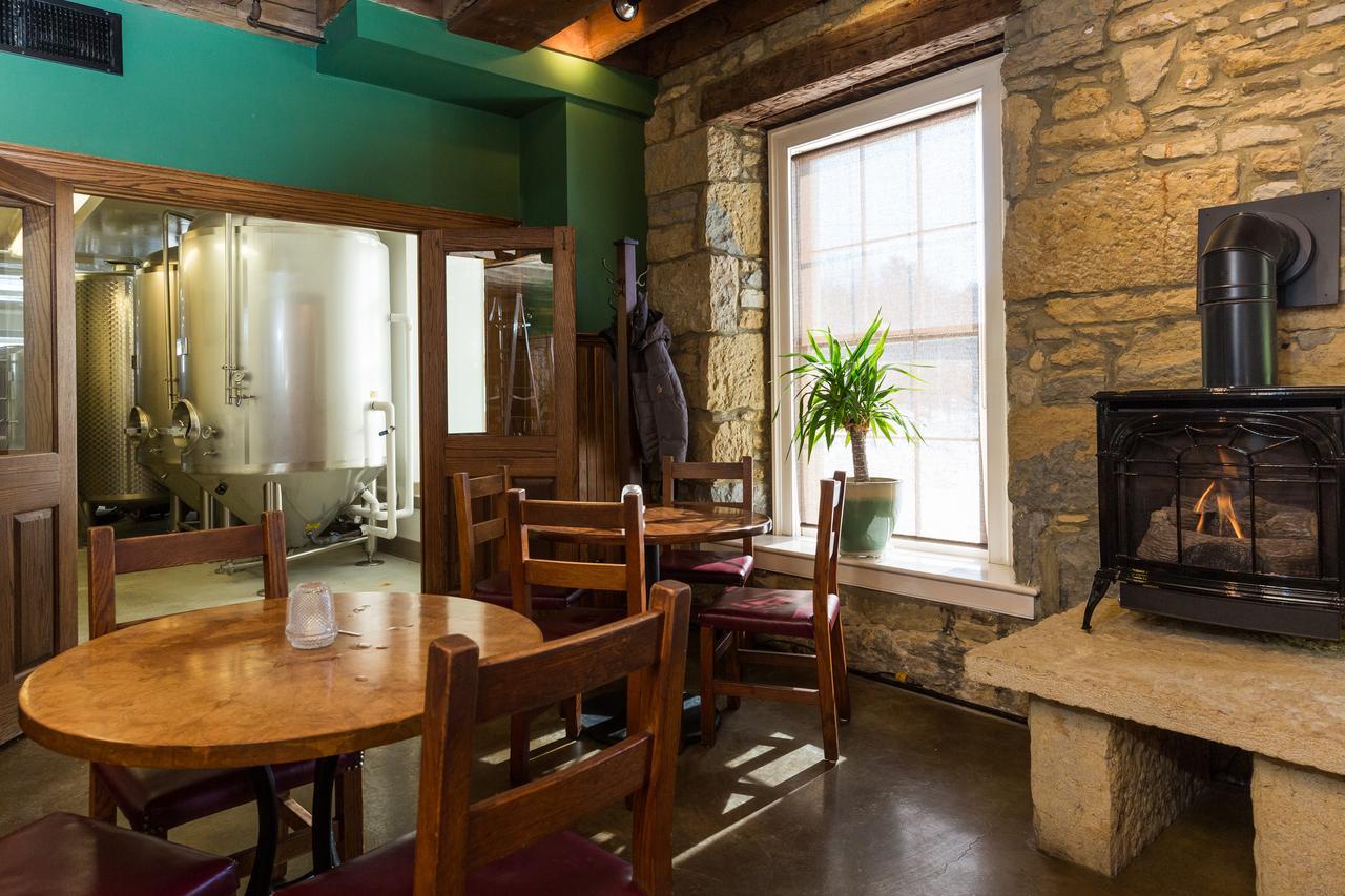 Commerce Street Brewery Hotel Mineral Point Extérieur photo